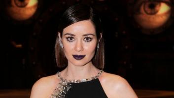 Dafne Fernández anuncia su embarazo con dardo incluido