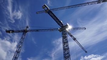 La CNMC multa con 203,6 millones a las principales constructoras españolas por alterar licitaciones públicas