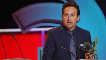 Sorpresa en Twitter por el libro que Iker Jiménez lee en la cama