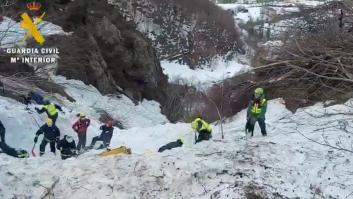 La Guardia Civil encuentra un mes después el cuerpo del operario arrastrado por un alud en Asturias