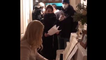 La poderosa respuesta de una médica rusa cuando la Policía irrumpe en su casa