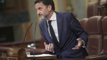 Edmundo Bal atiende a los medios al llegar al Congreso de una forma que bueno, es mejor verla