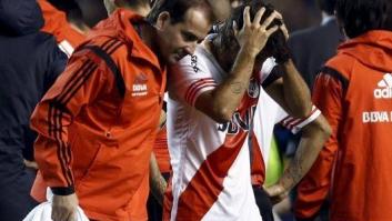 Vergüenza en el fútbol argentino: ultras de Boca tiran gas pimienta a los jugadores de River