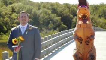 Esta novia se vistió de Tiranosaurio Rex... y enamoró (más) a su novio