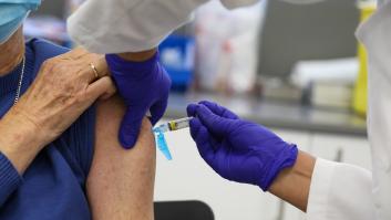 Salud Pública estudia acelerar la cuarta dosis y extenderla a mayores de 60