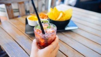 Esta infografía te dice exactamente qué cóctel tienes que beber esta noche