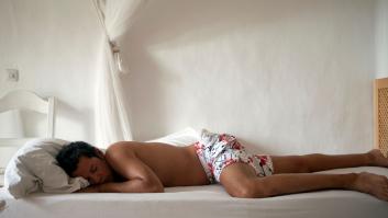 Si no puedes dormir por el calor, esta almohada puede ayudarte