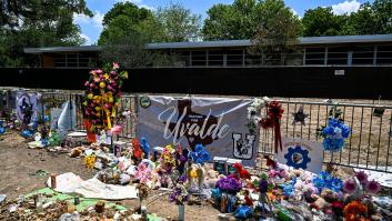 Un nuevo vídeo de la matanza de Uvalde muestra la irrupción del asesino y la inacción de la policía