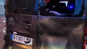 Lanzan piedras a los coches de Garriga y Ortega Smith (Vox) en su visita a Vic (Barcelona)