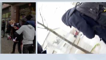 "Es lamentable lo que está ocurriendo": Dos energúmenos hostigan en directo a un periodista de Cuatro