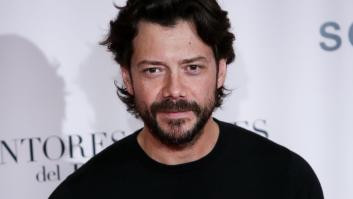 Un diputado de la CUP sube a la tribuna, saca el móvil y arma revuelo sin decir ni una palabra