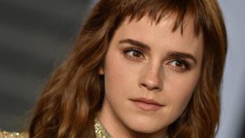 Emma Watson y Chord Overstreet, fotografiados juntos de la mano