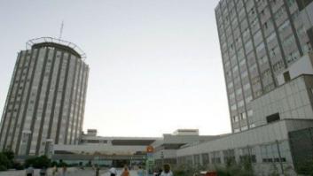 Un brote bacteriano afecta a 51 niños y obliga a cerrar la UCI de neonatos del Hospital La Paz