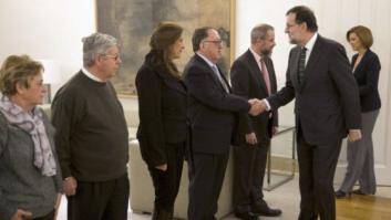 Los familiares del Yak salen "esperanzados" de su reunión con Rajoy