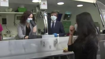 Indignación por esta imagen de Ayuso y Almeida en Ifema: "Qué vergüenza"