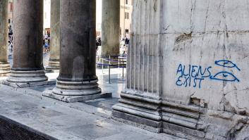 Indignación por la aparición de una pintada en uno de los muros del Panteón de Roma