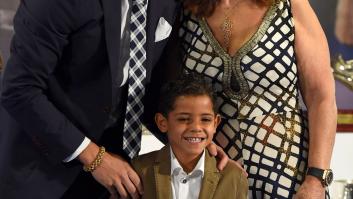 Cristiano Ronaldo le hace un regalo de 100.000 euros a su madre y le llueven las críticas