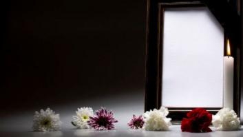 "Para un día que salgo en una esquela y no me veo"