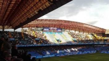 El viento desprende parte de la cubierta del estadio de Riazor
