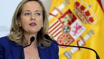 Calviño pide a los bancos "arrimar el hombro" con el nuevo impuesto y estos responden: "No es el momento"