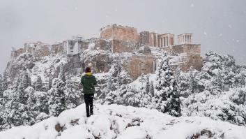 De la Acrópolis a la Plaza Roja: las imágenes que la nieve está dejando en medio mundo
