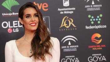 Ona Carbonell muestra su cuerpo en la playa en la recta final de su embarazo