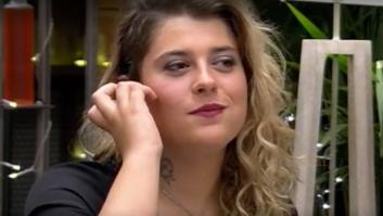 Ella dice que es una "diosa del sexo", él quiere saber más y lo que descubre casi le provoca un infarto