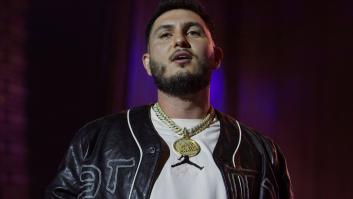 Omar Montes colapsa la plaza de Colón y la Policía le pone tres multas de tráfico