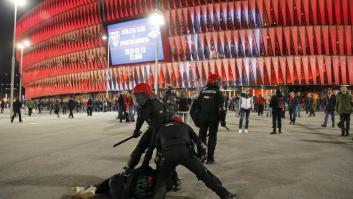 Muere de un infarto un ertzaina durante los altercados con hinchas rusos en Bilbao