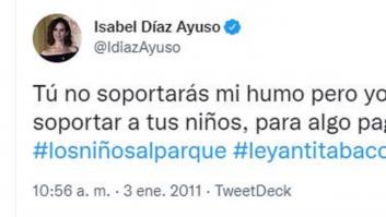Recuperan estos tuits de Ayuso sobre la ley antitabaco: vistos con perspectiva, son chocantes