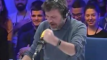 Quequé canta el himno de España con una letra "que nadie pitaría y que nos representa de verdad"