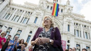 Manuela Carmena escribe un tuit por el Día del Orgullo y todos le responden lo mismo