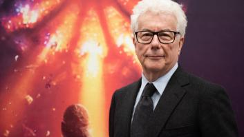 Ken Follett triunfa al enseñar el libro español que está leyendo