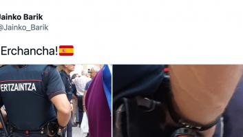 La foto de este agente de la Ertzaintza se hace viral por lo que se ve en su pistola: salta a la vista
