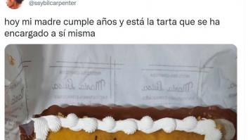 Cumple años y se autoregala una tarta con un mensaje que representa a muchos