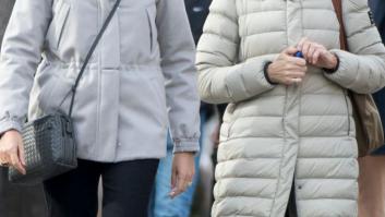 Las infantas Elena y Cristina se vacunaron en Emiratos Árabes aprovechando una visita a Juan Carlos I