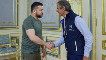 Zelenski acusa a Rusia de no detener sus "provocaciones" ante la visita del OIEA a Zaporiyia