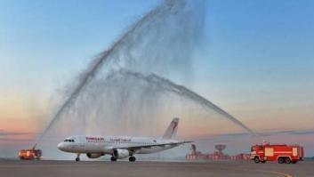 Un piloto aburrido siembra el pánico en sus 187 pasajeros con una caída en picado