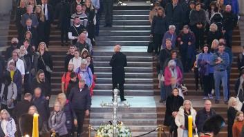 El Gobierno británico pide a los ciudadanos que ya no se unan a la cola de la capilla ardiente de Isabel II