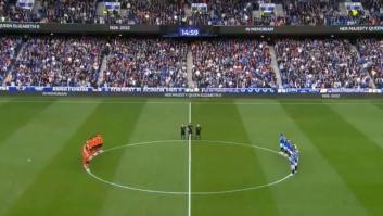 "Lizzy está en una caja": El cántico de unos aficionados durante el minuto de silencio por Isabel II