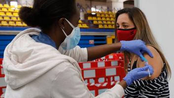 Eficacia y efectos secundarios de las cuatro vacunas aprobadas contra la COVID-19