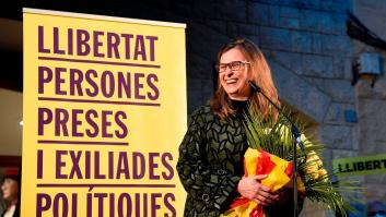 Meritxell Serret (ERC) es recibida por Torrent en el Parlament entre aplausos