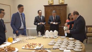 La frase que Pedro Sánchez le dice a Iceta en un desayuno que tiene a todo el mundo loco