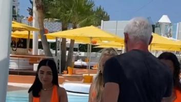 La humillante selección que hace el dueño de una discoteca de Ibiza de su "novia por una noche"