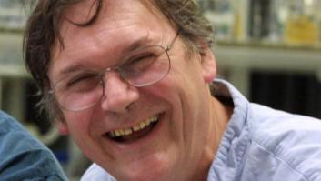 El Nobel Tim Hunt pide disculpas por decir que las mujeres distraen a los hombres en el laboratorio