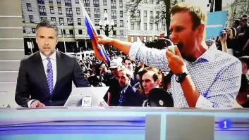 "Joder, macho": un micrófono abierto juega una mala pasada a Carlos Franganillo en el Telediario de TVE