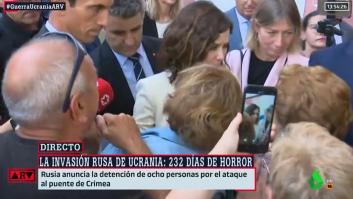 Ayuso, increpada por varios vecinos de San Fernando de Henares afectados por la línea 7B de Metro