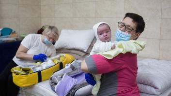 ¿Cómo sobreviven las madres de alquiler en mitad de la guerra de Ucrania?