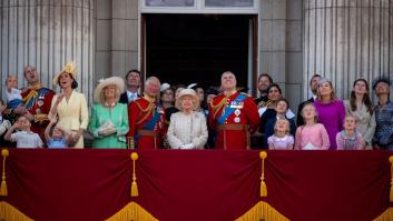 Buckingham: la peor crisis en 85 años de una institución inmunizada pero viejuna