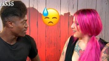 Esta chica baila para su cita y le enseña a besar en 'First Dates' pero se lleva un corte histórico